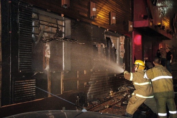 В пожаре в ночном клубе в Бразилии погибли более 200 человек