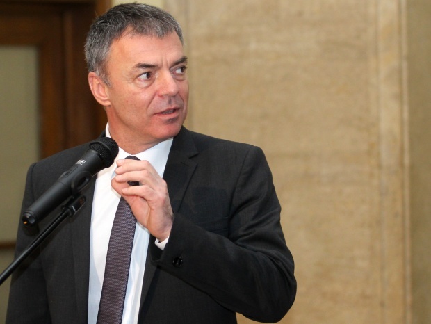 Министр образования Болгарии подал в отставку