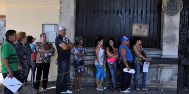 Кубинцам разрешили за 100 долларов покинуть страну
