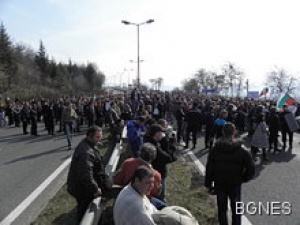 Жители Благоевграда заблокировали международную трассу, ведущую в Грецию