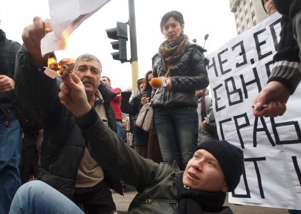 ИТАР-ТАСС: Десятки тысяч болгар вышли на акции протеста