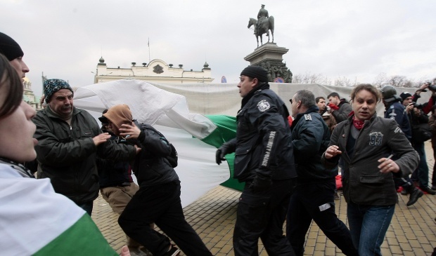 Социологи: Протесты в Болгарии утихнут, но недовольство - нет