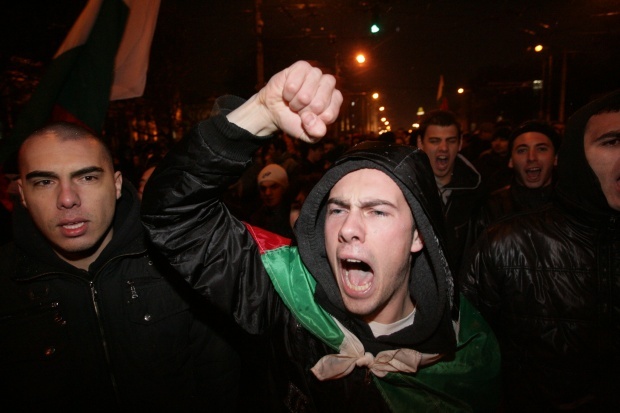 Болгарская полиция била ногами протестующих в Софии