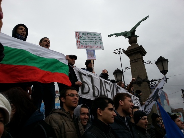ИТАР-ТАСС: Многотысячные мирные митинги проходят в Болгарии