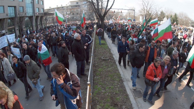 Жители Варны и Бургаса продолжают акции протеста