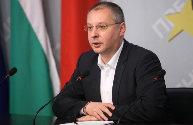 Лидер болгарских социалистов призвал уволить из служебного правительства всех политиков предыдущего парламента