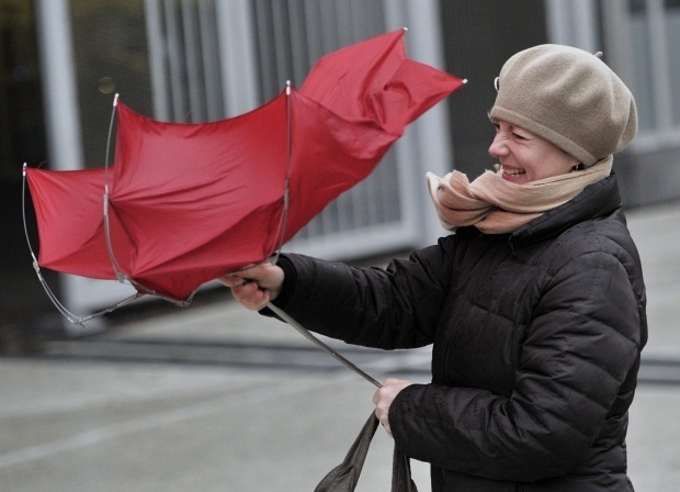 В Болгарии объявлен желтый код опасности из-за ливней и бурного ветра