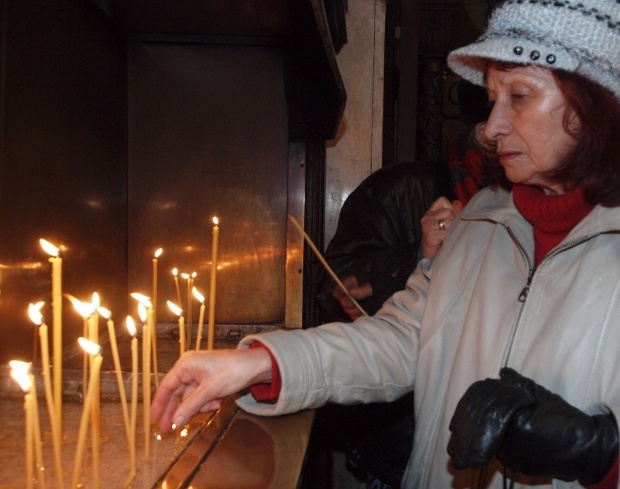 Би-би-си: Молебен против шквала самоубийств и пессимизма в Болгарии