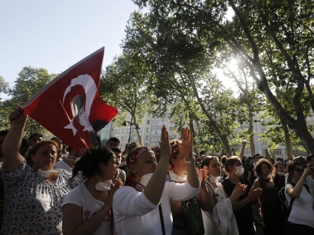 Около 1000 человек задержано, более 70 ранено в Турции