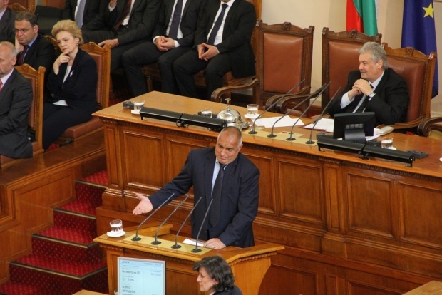 Экс-премьер Болгарии обвинил правление в диктатуре