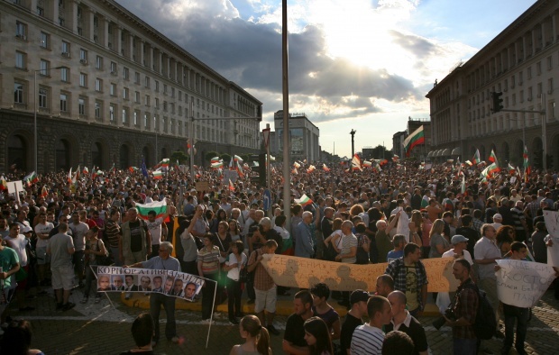 Болгария охвачена акциями протеста против нового правительства