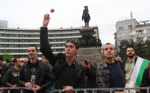 ИТАР-ТАСС: Около 300 человек собрались у парламента Болгарии на антиправительственную демонстрацию