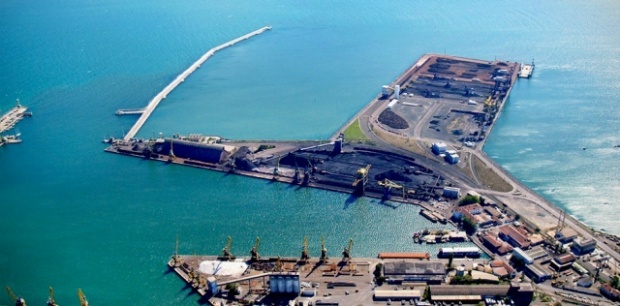 Порт Бургаса закрыт из-за сильных порывов ветра