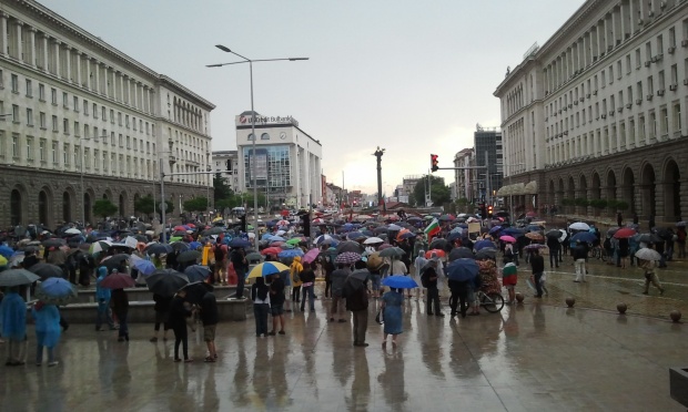 ИТАР-ТАСС: Около 500 человек вышли на акцию протеста в Софии