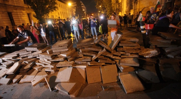 Парламент Болгарии освободили от блокады, пострадали 10 человек