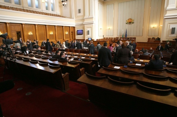 Парламент отменил вето президента на изменения в закон о прослушке