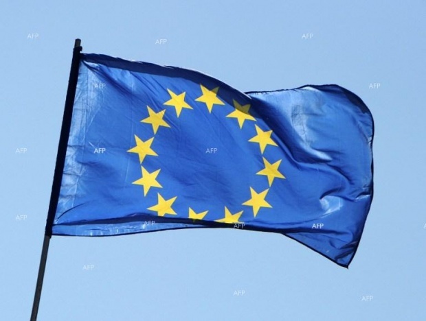 Глав МИД стран ЕС в экстренном порядке вызывают из летних отпусков