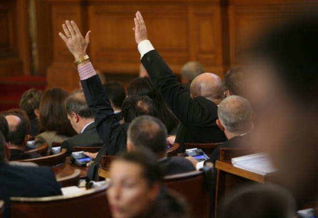 Болгарские социалисты поддержали ДПС в отмене моратория на покупку земли иностранцами