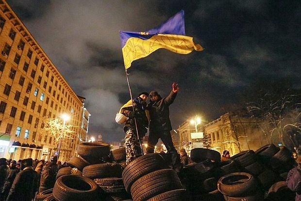 Митингующие в Киеве отказались от перемирия на условиях власти