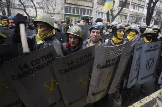 Оппозиционеры начали освобождать захваченные здания на Украине