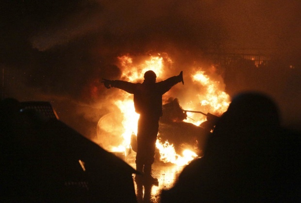 Киев: Власти и оппозиция договорились о перемирии, объявлен день траура