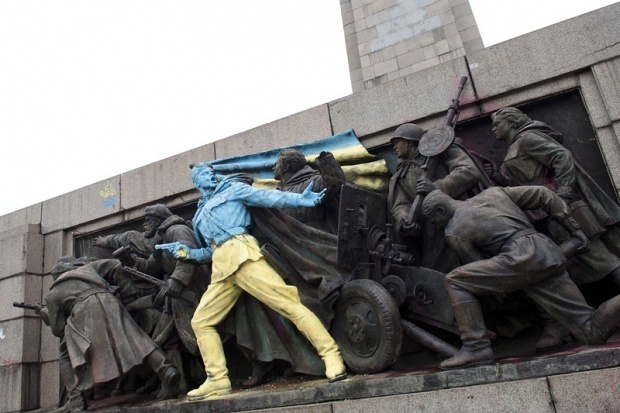 МИД РФ: Осквернённый памятник Советской Армии как заставка для  Euronews в соцсети — это за гранью