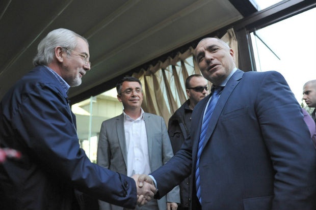 Лидеры ГЕРБ и ДПС встретились в Кырджали за чашкой кофе