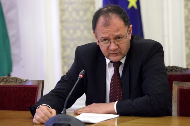 Спикер Парламента призвал президента Болгарии „не звякать доспехами”