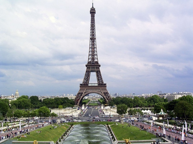 В Париже отмечают 125-летний юбилей Эйфелевой башни