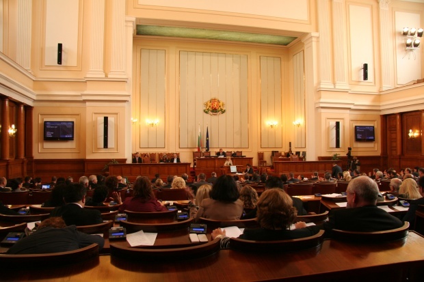 НС Болгарии проведет Торжественное заседание по поводу 135-летия принятия Тырновской конституции
