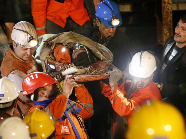 Полиция Турции подавляет массовые беспорядки в связи с гибелью горняков на шахте