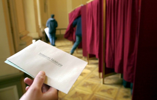 Швейцарцы решают вопрос о введении минимальной зарплаты 25$ в час