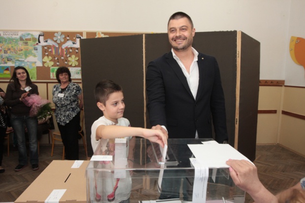 Бареков предупредил о готовящихся махинациях в день выборов