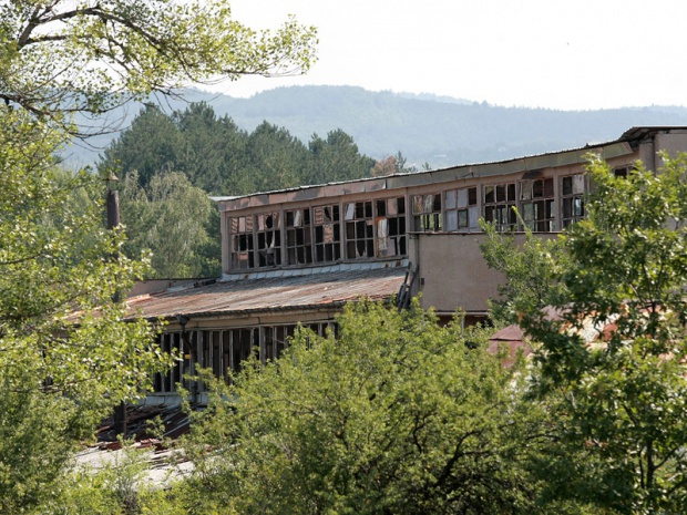Причиной взрыва, прогремевшего на военном заводе, в болгарском городе Костенец стала искра