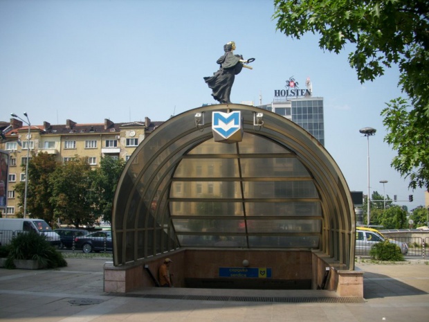 Движение поездов метро в столице Болгарии восстановлено
