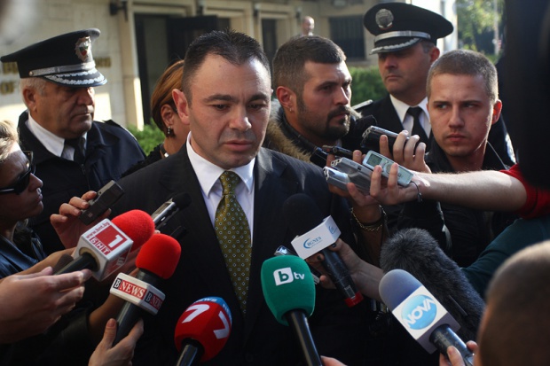 Лазаров отрек существование операции по прослушке протестующих в Болгарии