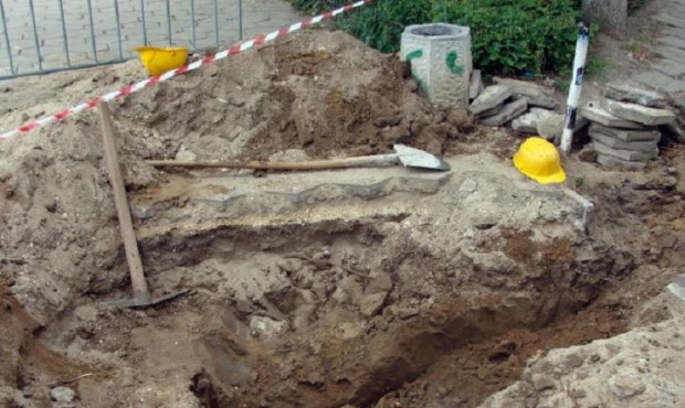 В болгарском Бургасе скончался мужчина при обрушении земляной массы