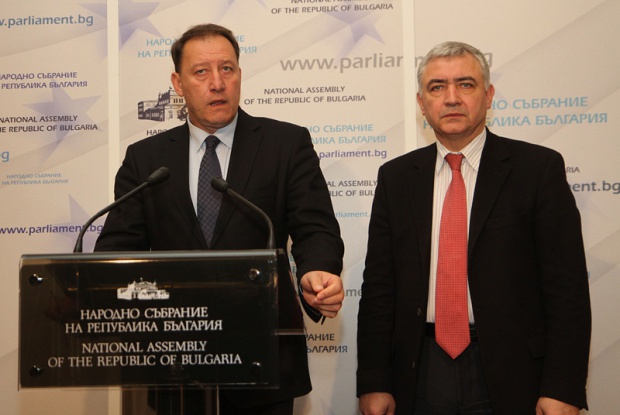 В болгарском парламенте разразился словесний поединок из-за увольнений в МО