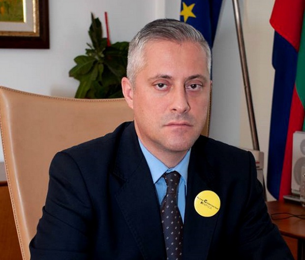 Лукарски: Причину взрывов на складе болгарского завода определят в течение 24 часов