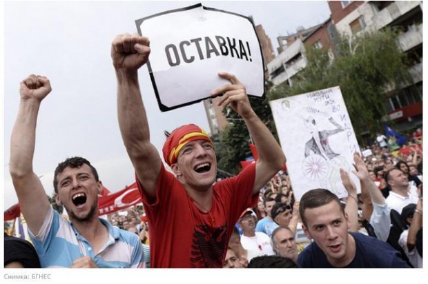 Македонская игра мускулами, митинги и внешняя пропаганда