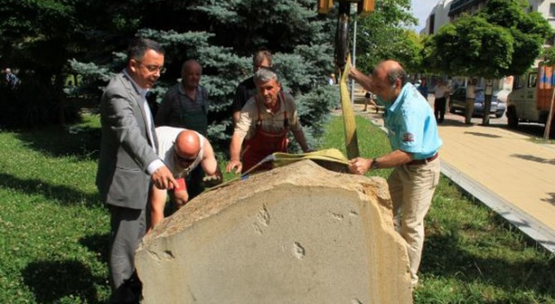 Памятник путешественнику, прославившему Болгарию в Книге Гиннеса, появился в центре Кырджали