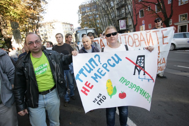 Протесты против TПTИ пройдут в столице Болгарии и Варне