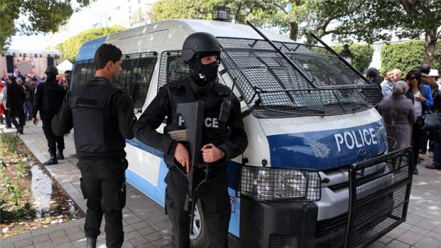 Власти Туниса ввели режим чрезвычайного положения
