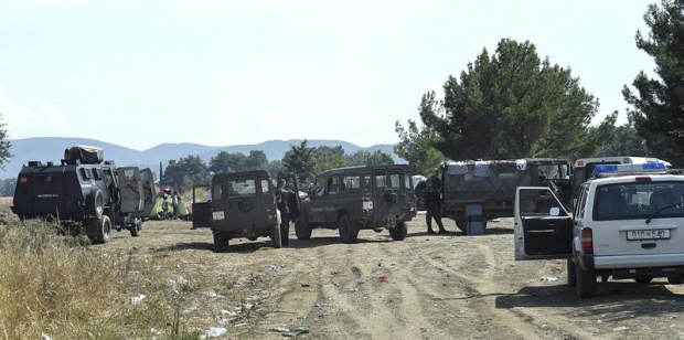 Группа беженцев ранила ножом сотрудника македонских спецчастей