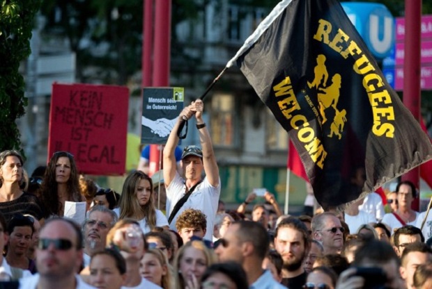 Многотысячная акция протеста в поддержку мигрантов прошла в Вене