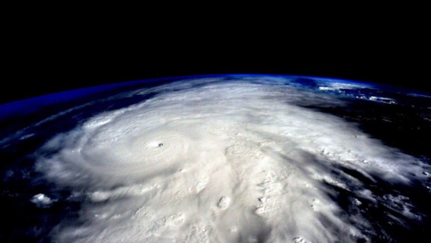 Мощнейший в истории ураган "Патрисия" ослаб до четвертой категории