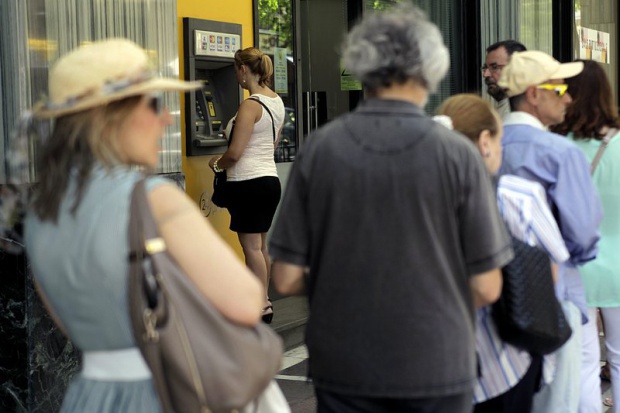 Греция закроет 250 отделений своих банков в Болгарии и Румынии