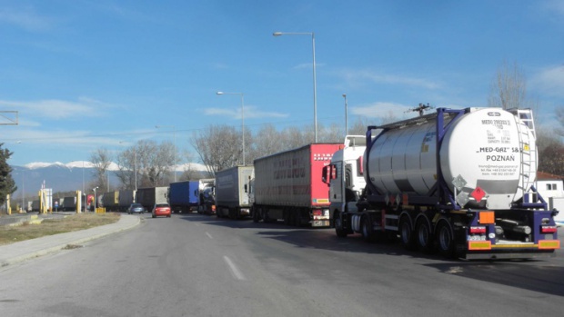Движение транспорта через КПП "Кулата" на болгаро-греческой границе полностью приостановлено