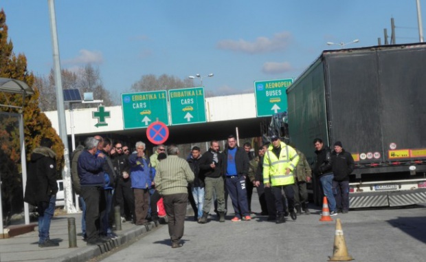Болгарские перевозчики начинают эффективную блокаду болгаро-греческой границы