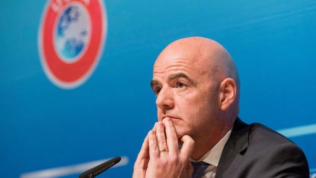 Швейцарская полиция провела обыски в офисе УЕФА в связи с делом об офшорах в Панаме